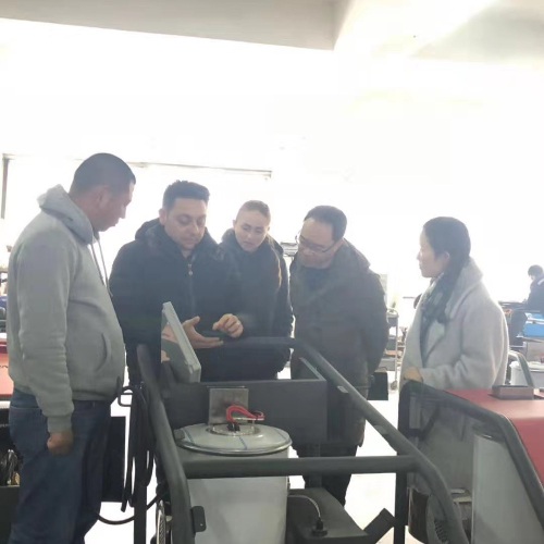 熱烈歡迎意大利供應(yīng)商蒞臨無錫朗威參觀指導(dǎo)工作