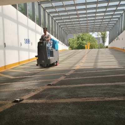 駕駛式洗地機(jī)使用案例