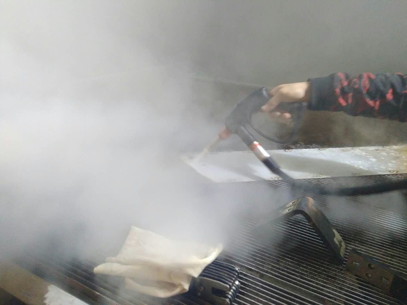 蒸汽清洗金屬表面油污